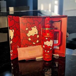 Stanley Hello Kitty Heart Tumbler - Red